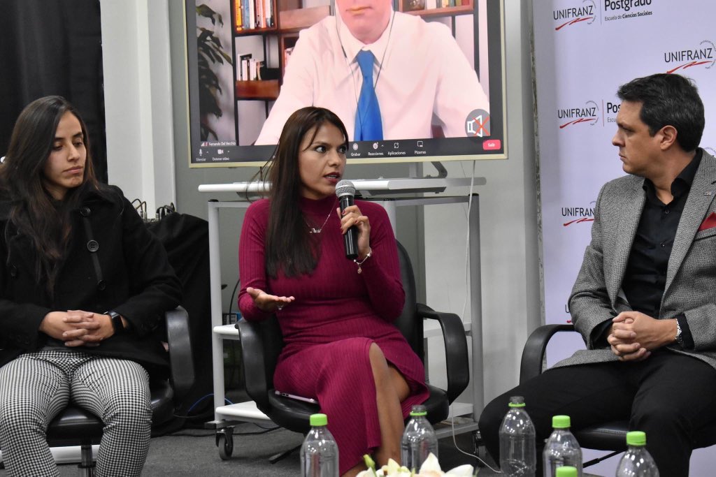 granchaconft's tweet photo. Así vivimos el conversatorio sobre Emprendimiento y Economía Naranja en @EsapUnifranz donde Paola Guzman Directora del proyecto @CAMINNOS1 habló sobre Impact NFT y el trabajo que se llevó a cabo en el Gran Chaco.
#impactNFT #Jointheimpact #GranChacoImpactNFT #somosnanum https://t.co/9pr0DjbXuK