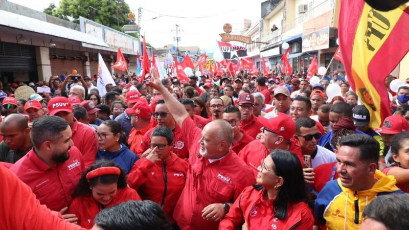 #PuebloConscienteYMovilizado 
Jefe de Estado destaca despliegue de las fuerzas revolucionarias: “¡El que tenga ojos que vea!”
Las fuerzas revolucionarias están desplegadas en todo el territorio nacional, movilizadas en conciencia y en defensa firme de la Paz.
<a href="/4Freddy23/">✪✪Freddy☭</a>