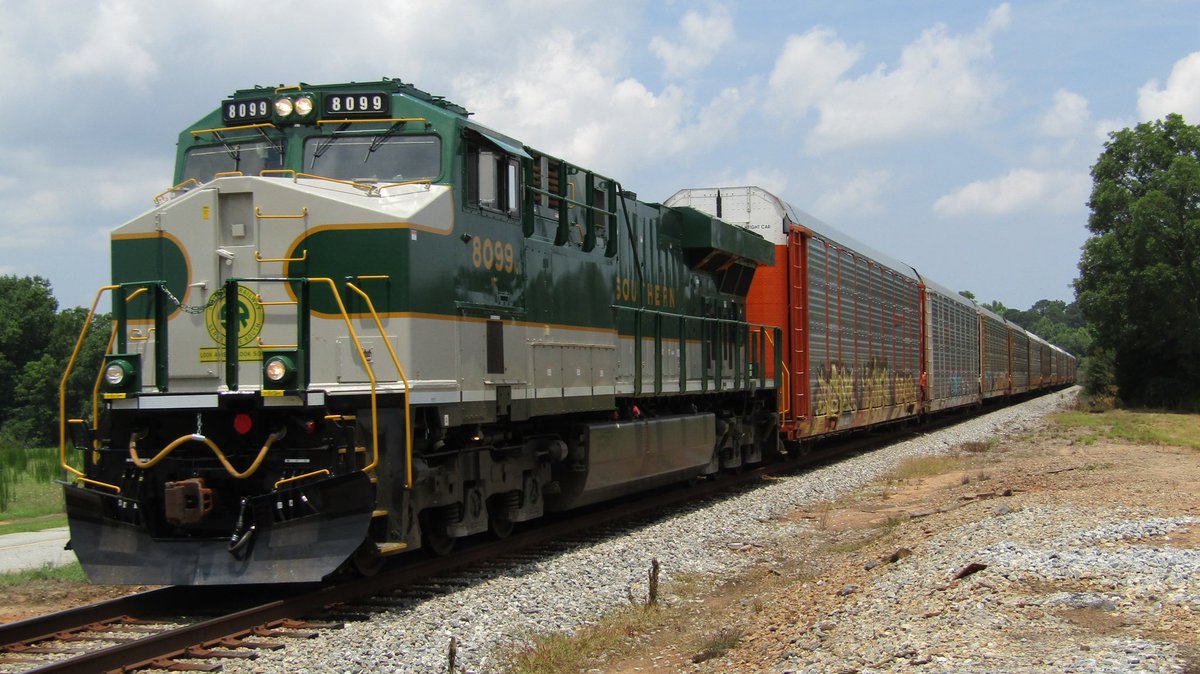 otakutransport's tweet photo. 7/4/23 NS 8099 the Southern Heritage Unit leads NS 231. Happy Fourth of July πΊπΈ #NorfolkSouthern #NS8099 #SouthernRailway #railfanning #trains #freighttrains #HeritageUnit #locomotive https://t.co/xiSz7tdNKf