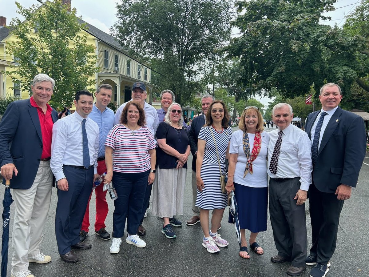 CaseyCongressRI's tweet photo. Happy birthday, America! I can't imagine a better group of folks to help celebrate the day with at the Bristol 4th of July Parade, America's longest running 4th of July parade. We didn't let this weather rain on our parade - although it certainly tried! (1/2) https://t.co/sMLb2fBu0y