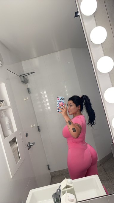 2 pic. Happy 4th everyone!! https://t.co/3BaiXeFMlL