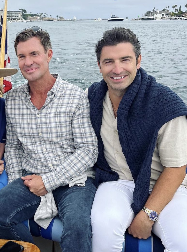 bitchybybravo's tweet image. I don’t like Chef Stu for Jeff. I truly believe he’s in it for the “fame” and money since Jeff is payola and he likes to be the trick. I can’t even listen to the show anymore w/ the constant break ups. JL friends must be exhausted. #JeffLewislive #JLLive #Jefflewis