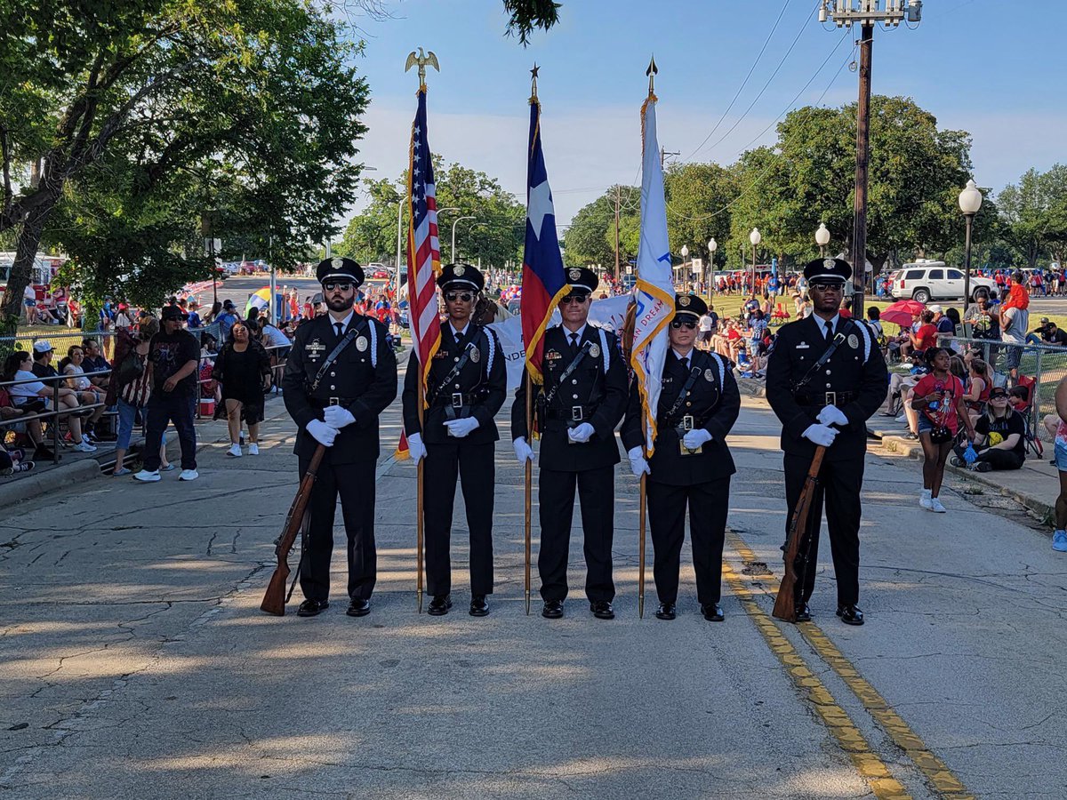 ArlingtonPD's tweet photo. Looking good @ChiefArlington! 🤠

And shout out to all the APD officers who worked and marched in the parade this morning!! 

We hope everyone had a fun time!! And we hope y’all have a safe 4th of July!! #ArlingtonTX https://t.co/rvpB88TsBy
