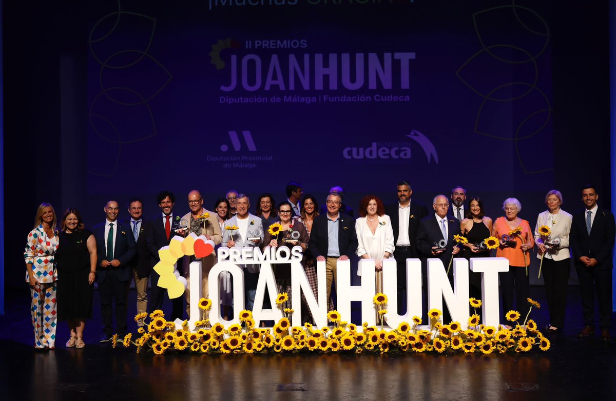 belen_martin_ag's tweet photo. Premios Joan Hunt, todo un honor🌻GRACIAS @cudeca @diputacionMLG @LaHuellaCom ENHORABUENA a los 7 premiados @georginamusica GRACIAS #Julietabrand 🔸🔹Ñito Salas📸 https://t.co/LdQhkIbSHT