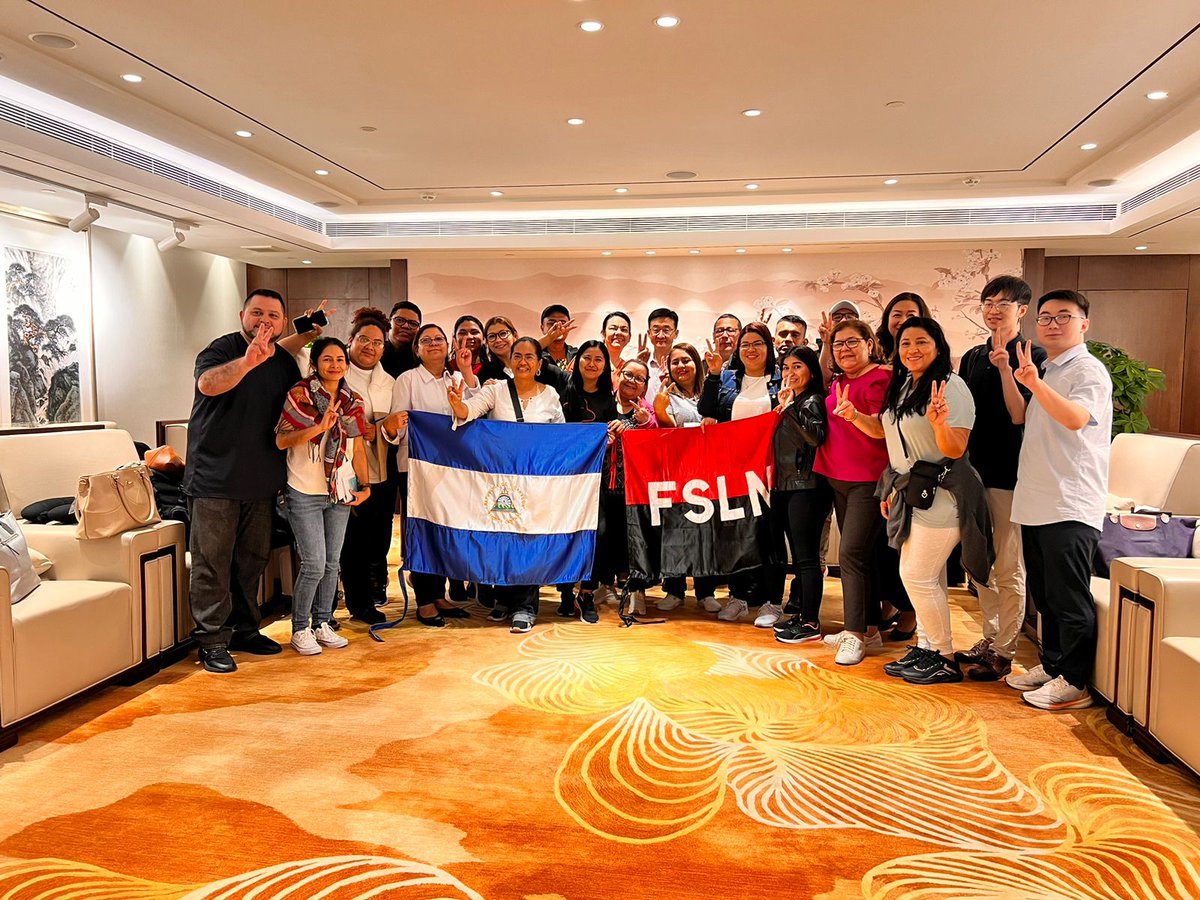 ‼️ HISTÓRICO ‼️ 

Por primera vez, una delegación del FSLN viaja a la República Popular China, invitados por el PCCh. 

Una excelente oportunidad para intercambiar experiencias, conocimientos y fortalecer las relaciones entre 2 Revoluciones hermanas. 

🇳🇮🤜🤛🇨🇳
#Nicaragua
#China