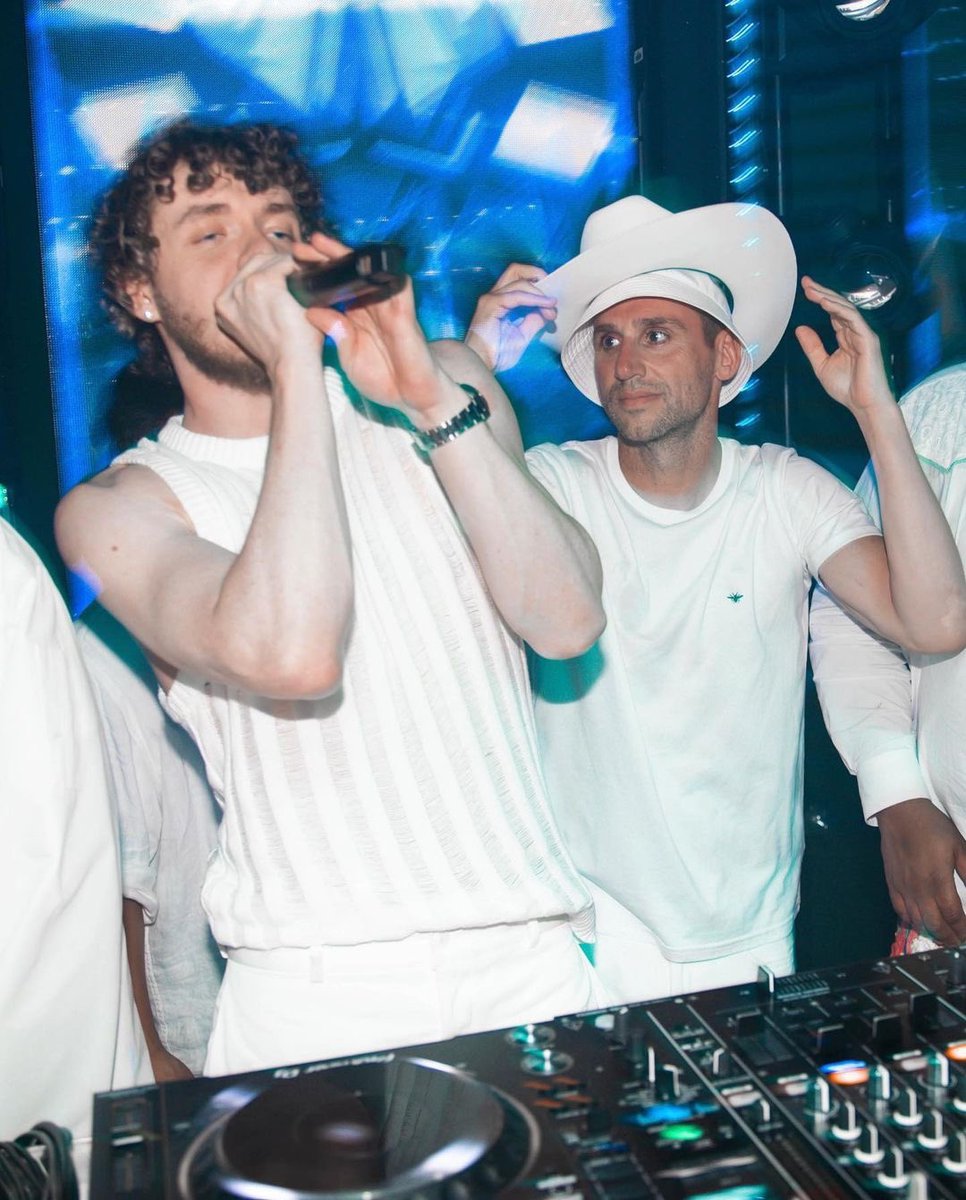 michaelrubin's tweet image. The beginning of the night vs the end 😂😂😂