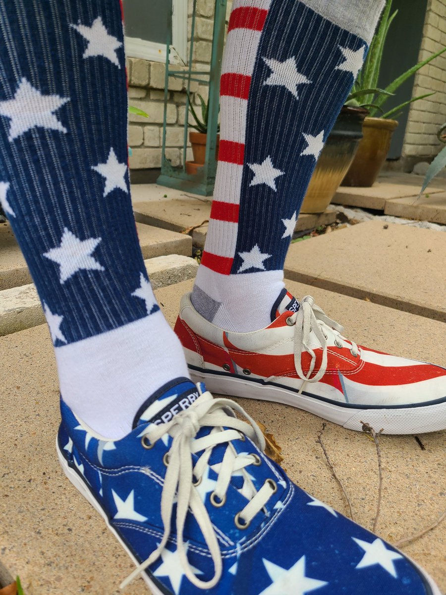 jonmartinezties's tweet photo. American Flag socks & Sperry Top Sider Striper CVO Americana #flagsocks #patrioticsocks #americanflagsocks #flag #americanflag #sotd #ootd #sockaddiction #socksoftheday #sockaddict @sperry #topsider #stripercvo #boatshoes #americana #iconicduo #iconic #flag #usaflag #flagshoes https://t.co/GtFqHUBila