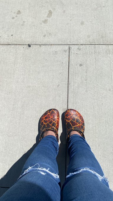 A gay guy just walked by and said my crocs are incredible lol https://t.co/JGQzz09tsg<a href="/tag/boredandhungry"class="tags"><span>#boredandhungry</span></a>