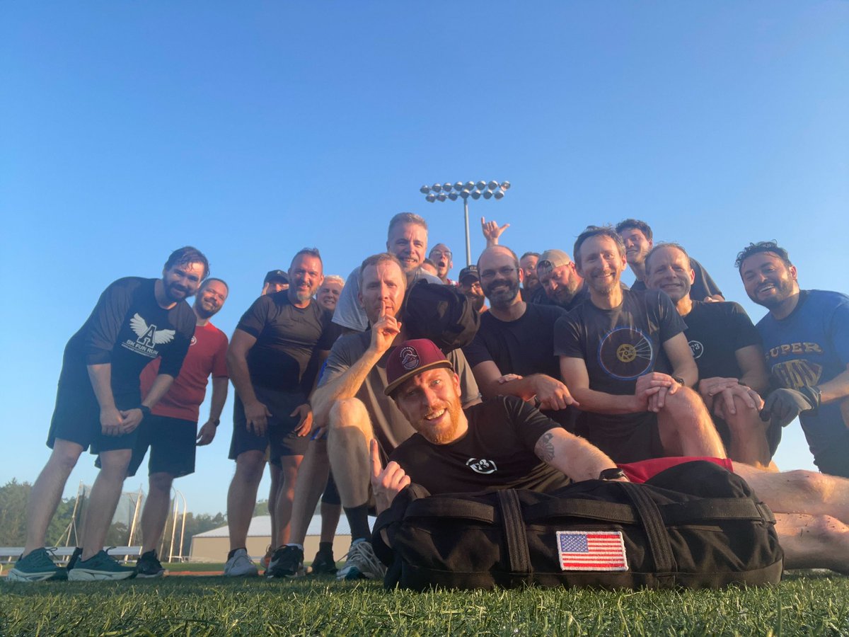 🇺🇸🇺🇸🇺🇸🇺🇸🦅🦅🦅

18 posted for a patriotic Independence Day sandbag beatdown.

We also celebrated Hobart’s birthday.

Coffeeteria, soaking up freedom, freed to choose between cold brew and hot brew.