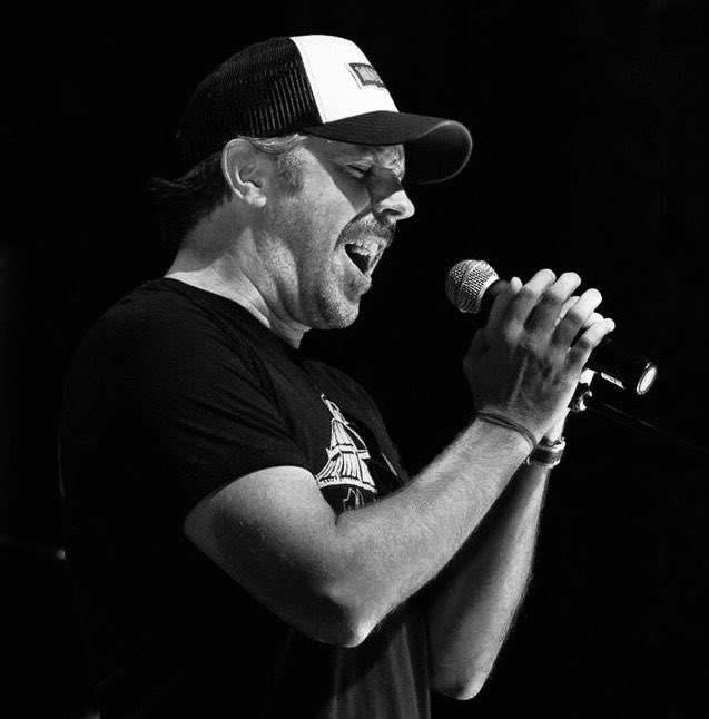 abstrctellis's tweet photo. — a very much needed thread of jason sudeikis singing https://t.co/hYvYiwyZgQ