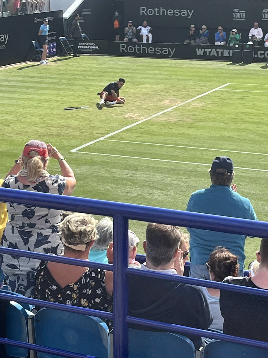 BertWalters's tweet photo. Eastbourne 💚🎾 https://t.co/qATlOf4BEa