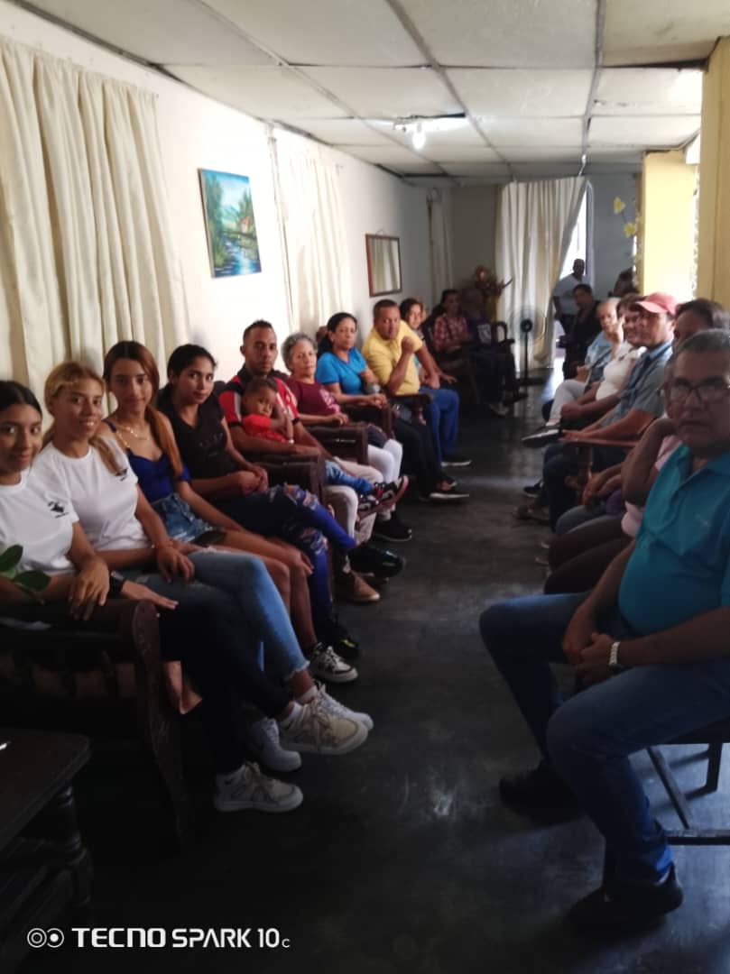 #4jul en #VilladeCura @EdgarVidao conversa con la sociedad civil,  jóvenes, gremios de salud, educación,  trabajadores, amas de casa jubilados.
#EleccionesPresidencialesLibres 
#InscripciónRegistroElectoral
#VenezolanosenelExterior
#Primarias
#VenezuelaDigna
Con #AndresDeFrente