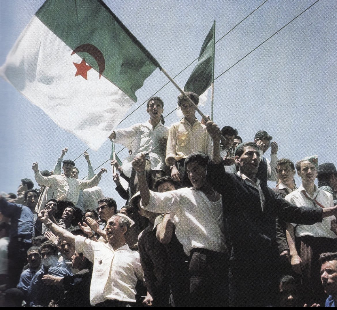 DZFOOTBALLDZ's tweet photo. L’Algérie fête aujourd’hui ses 61 ans de libération 💚🇩🇿

Gloire à nos 1 500 000 de martyrs 🫡 ALLAH YRHAM CHOUHADAS 🤲🇩🇿 https://t.co/eUlkHKkjTM