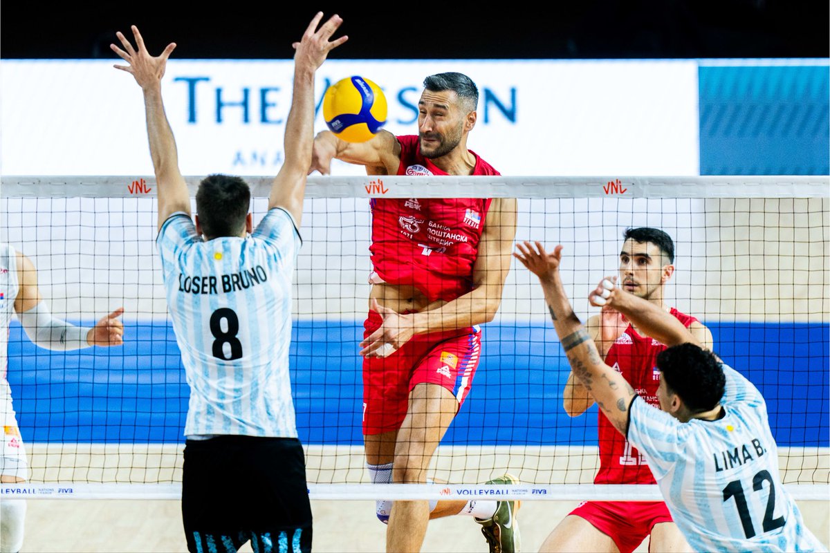 🇦🇷 Agustín Loser vs. Sérvia #VNL2023

• 16 pontos 
• 7/10 ataques (70% app.!!!!)
• 08 blocks (!!!!!!)
• 01 ace 
• 08 break points
• ratio +15

Liderando as estatísticas de bloqueio 🙅🏻
