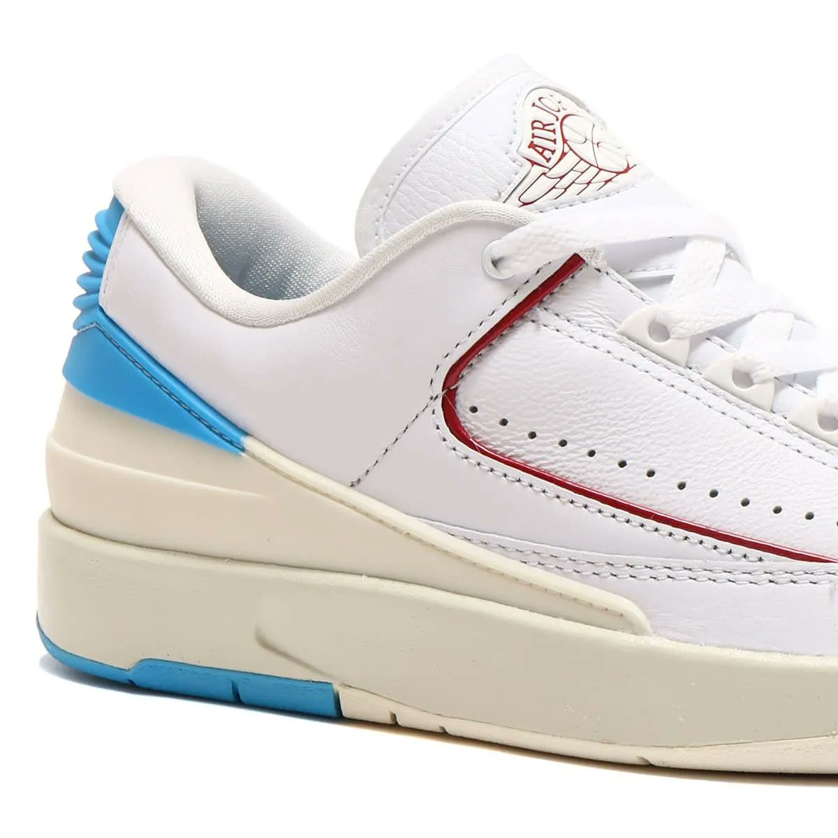 SneakerBlazed's tweet photo. 40% OFF the Air Jordan 2 Low Retro (W) "UNC to Chicago"  

BUY HERE: https://t.co/p4r2sGCVxp https://t.co/gu7MQ6u9Ta