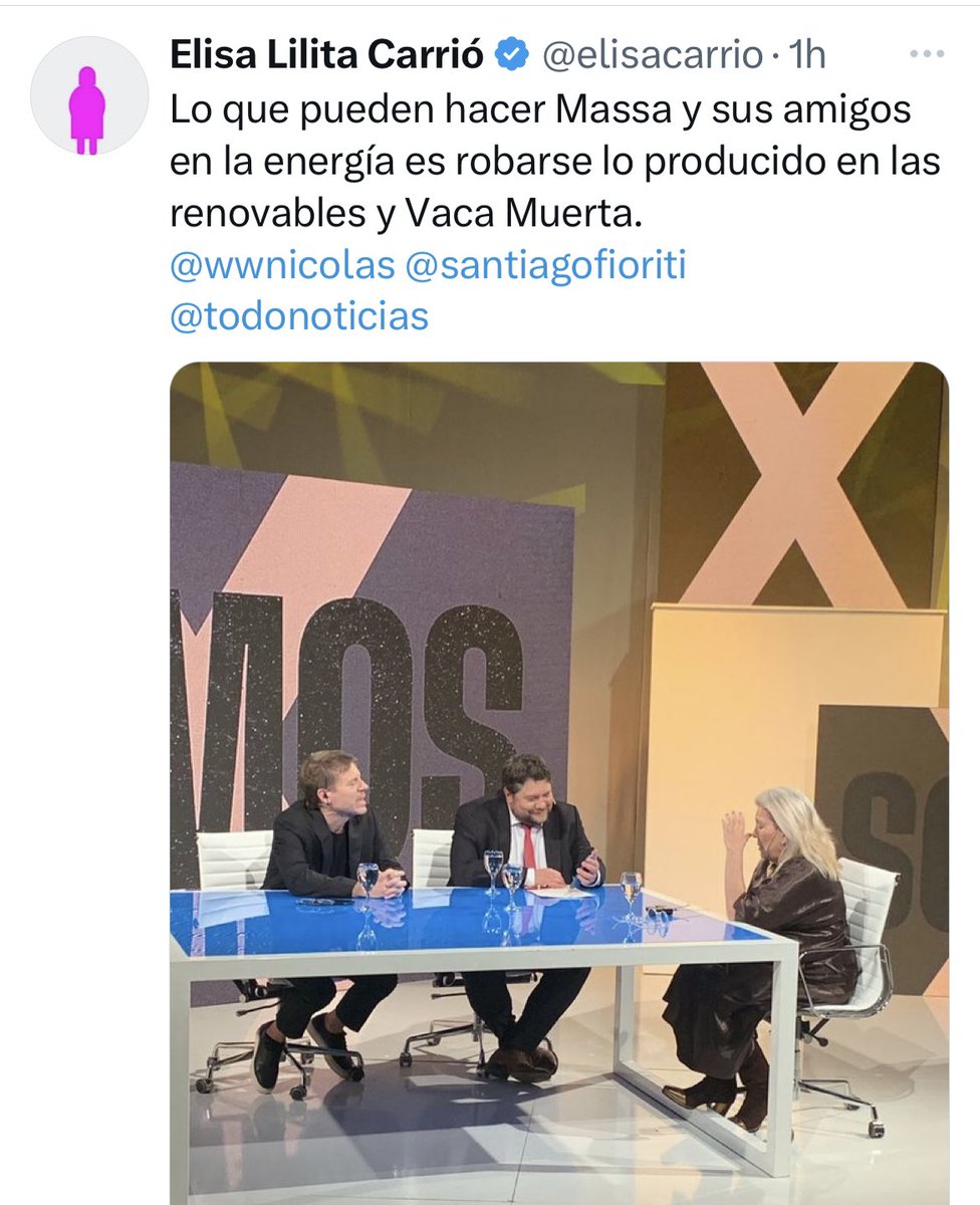 WalterMartello's tweet photo. Hola @elisacarrio , si querés saber más de energía eólica y poder, te puedo contar como el Grupo Macri habría obtenido, una ganancia de 70 Millones dólares, otorgando licitaciones a empresas en quiebra aún cuando incumplieron en el país, comprarlas, reconstituir empresas en Luxemburgo, a nombre de miembros de su familia, y después de realizar nuevas licitaciones, donde el Estado (gobierno de Mauricio Macri) subió de 59 dólares a 71 dólares el MW, venderlas en un año, sabes a quien? A grupos chinos. 

Si, se que ahora Macri para vos es alguien que detestas, pero en ese momento estabas en el gobierno.

Viste que parecido al negocio de las autopistas y los peajes?