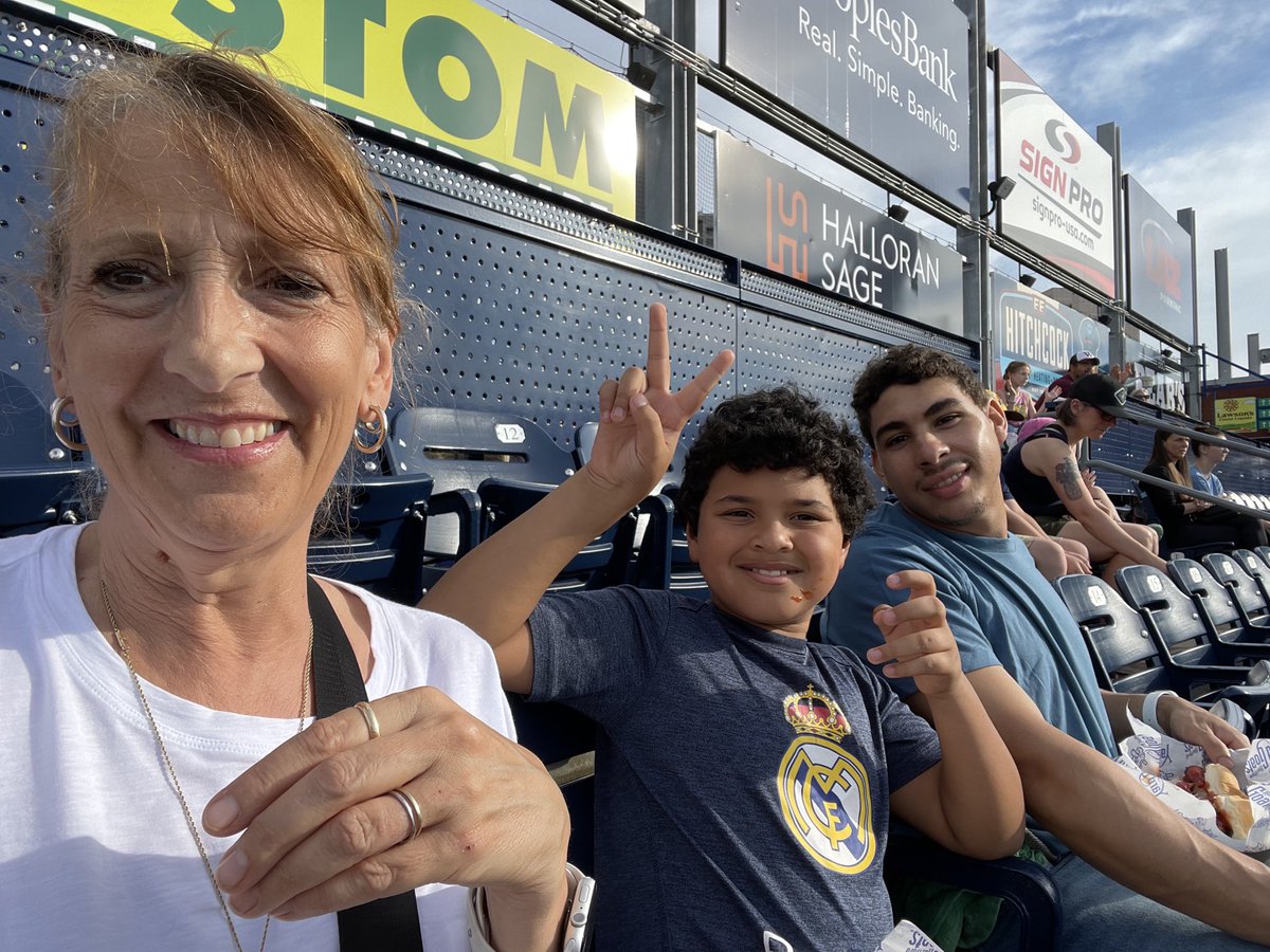 CarolynDidden's tweet photo. 4th of July Yard Goats #nogoatsnoglory https://t.co/vVoIYuBEDc