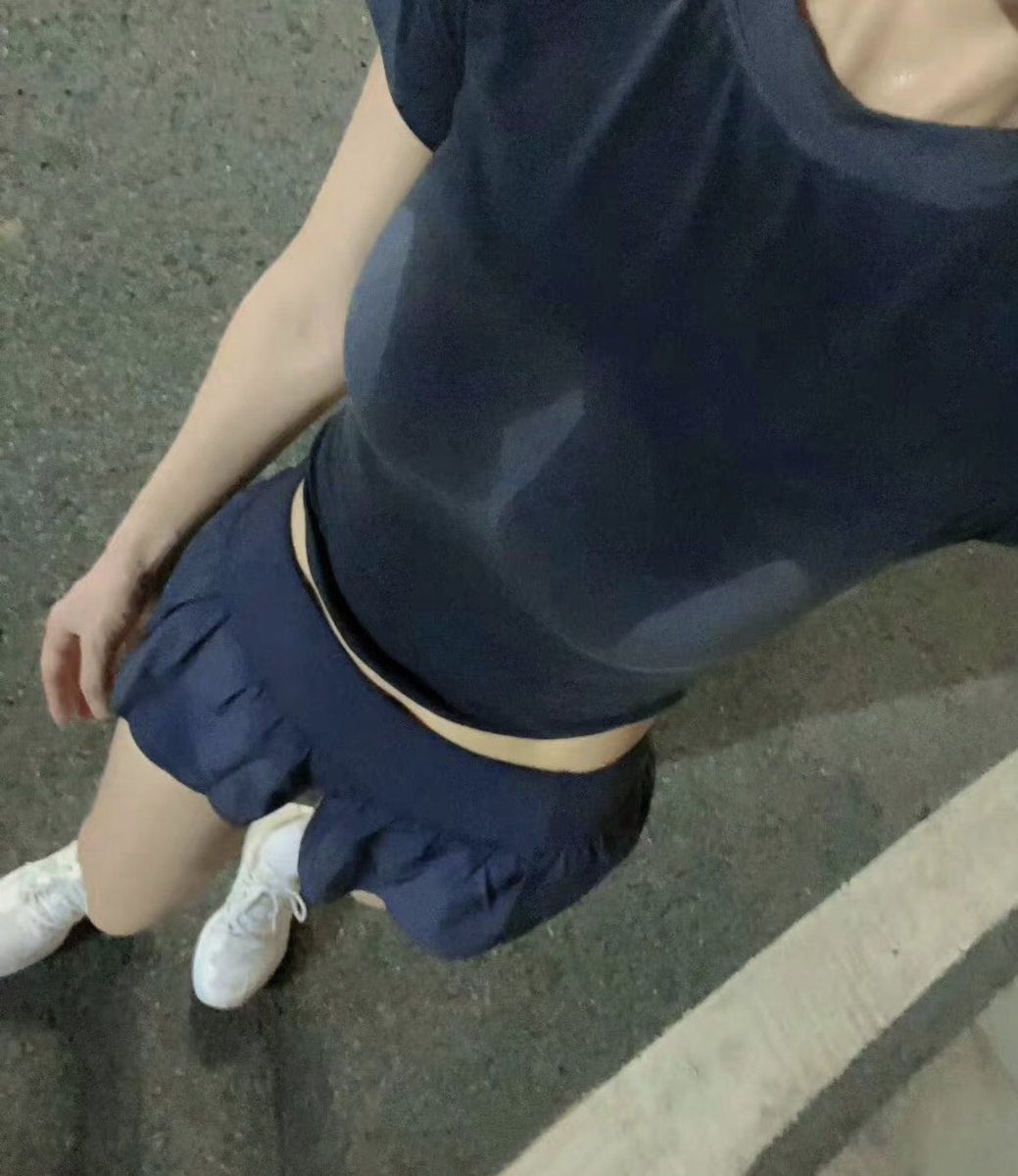 weiyi88889's tweet photo. 晨跑了一会真舒服呀，等下再去吃个早餐。#户外 #美女 #游玩 #孤独#美景 #Wife #young married woman https://t.co/YvKdHMrkB2