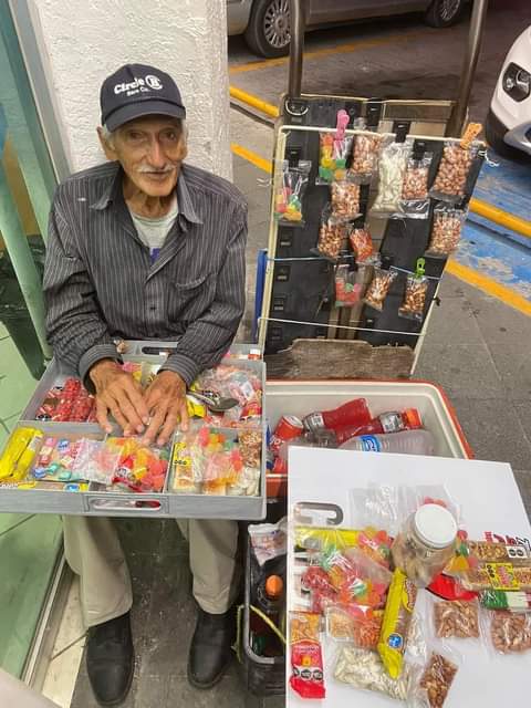 AYUDEMOS A DON LAZARO; UN ABUELITO DE MATAMOROS, YO SÉ QUE LAS REDES SOCIALES PUEDEN LOGRAR COSAS MARAVILLOSAS.