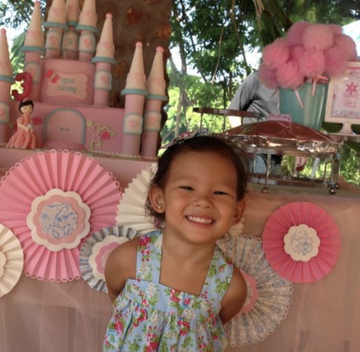 MonicaCC18's tweet photo. She’s always known exactly what she wants and how she wants it. Love being her mom ❤️
And yes, she got the cake of her dreams for her 3rd bday party. 👸 #giaming https://t.co/dCLUF1NTCt