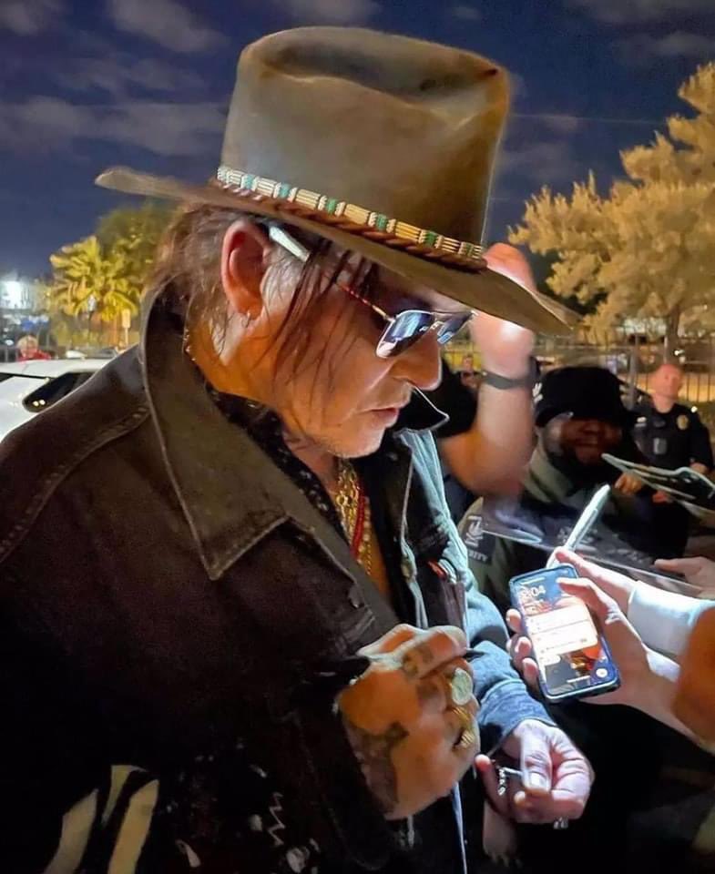 I promise my self that I would never hurt any woman because women are special and I will always cherish and respect them, love you all🌹😘❤️💘
   If you truly love me can I get a big YES!!!💓 Through the message button.