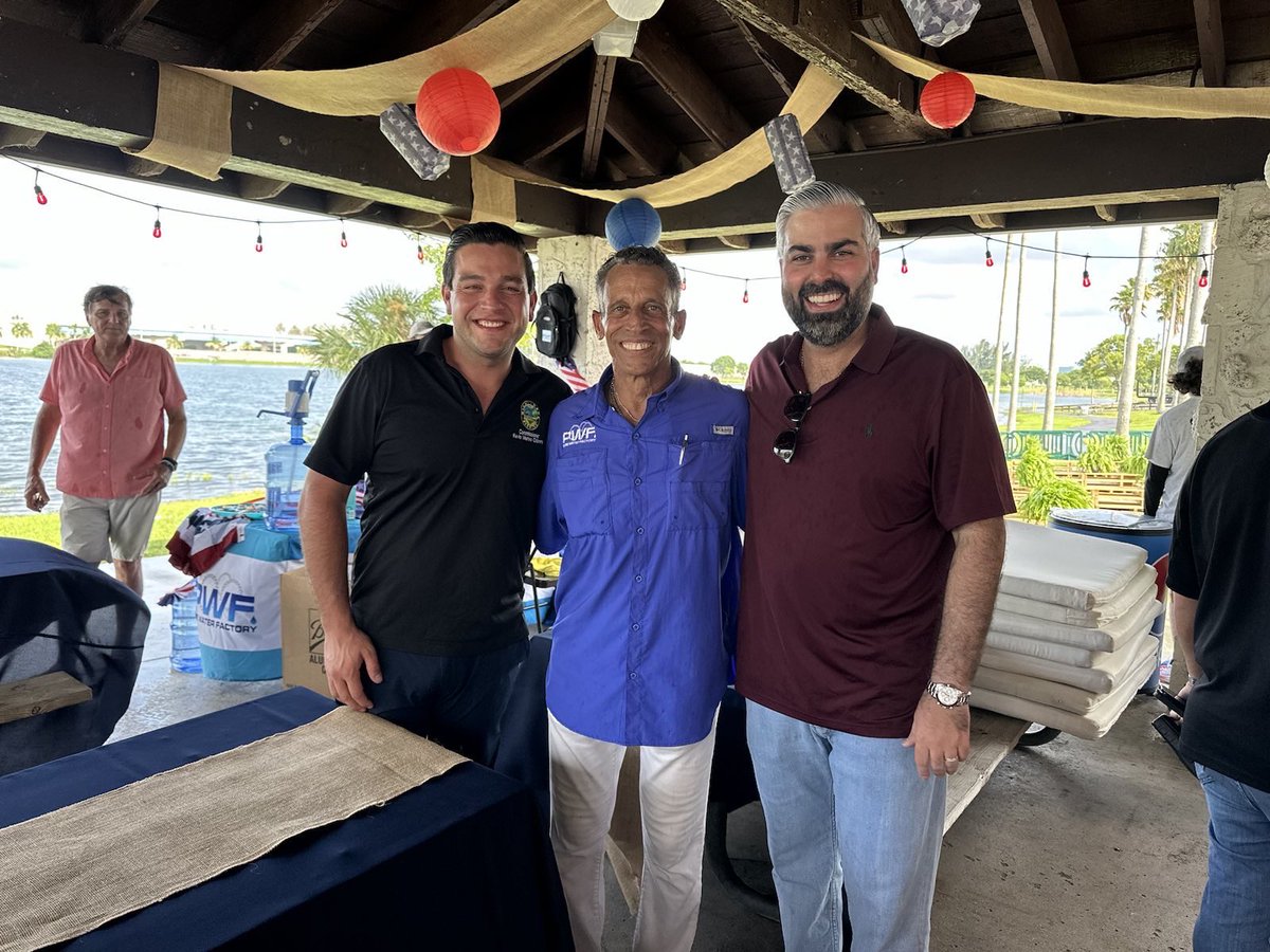 🇺🇸 🎉 Celebrating America’s Birthday at Tropical Park in the heart of Westchester!

I ❤️Westchester 

#TeamCabrera🇺🇸 #4thofjuly #FlaPol #DadeFirst