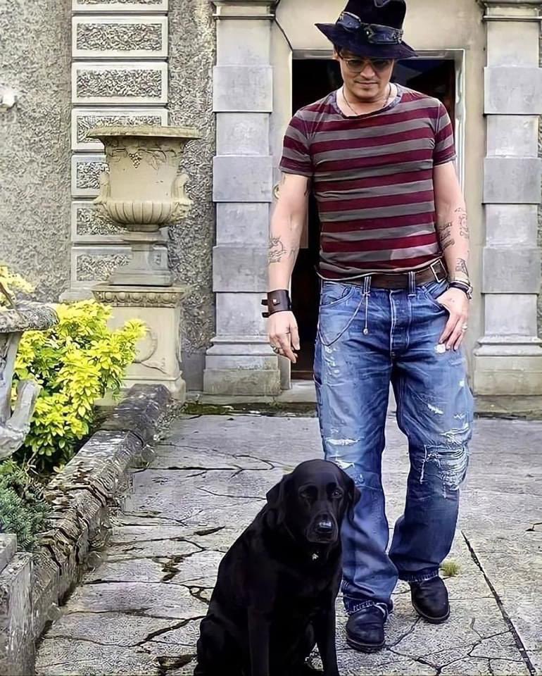 Sometimes, people stay single, not because they don't want to be loved, but because they are tired of lies and broken 💔 promises.
I need true love❤️ .