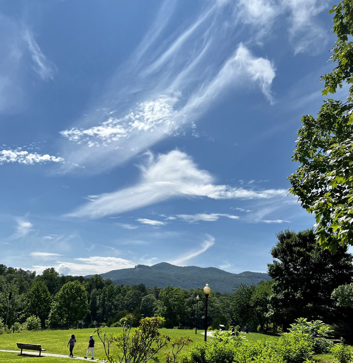 Stacey_Lloyd241's tweet photo. Lakes and mountains. Happy 4th! https://t.co/hH5LWD5Get