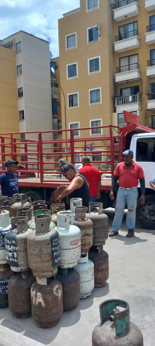 ¡Bienestar Social al PUEBLO!

Más de 2.485 familias del estado La Guaira fueron atendidas este martes #04Julio con despacho oportuno de gas licuado de petróleo. 

¡1X10 del Buen Gobierno! 🇻🇪🏡👨‍👩‍👦

<a href="/NicolasMaduro/">Nicolás Maduro</a>
<a href="/pechecaldera/">GD Pedro J. Caldera Pérez</a>
<a href="/gas_comunal/">PDVSA Gas Comunal S.A.</a> 

#PuebloConscienteYMovilizado