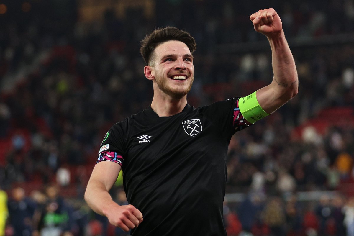 VSportsTM's tweet photo. Declan Rice será nuevo jugador de Arsenal de Mikel Arteta. El club le pagará £ 100.000.000 más £ 5.000.000 en objetivos a West Ham. Lo informa @FabrizioRomano. Se convierte en el fichaje más caro de los Gunners y en el inglés más caro de la historia. https://t.co/hjUNku31J0