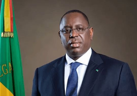Cellou_UFDG's tweet photo. J’ai félicité le Président Macky Sall pour sa décision de ne pas briguer un autre mandat le 25 février prochain. 

Cette sage décision l’honore et contribue indéniablement à la préservation de la paix et à la consolidation de la démocratie au Sénégal et dans notre sous-région. https://t.co/aIU5HGBKZm