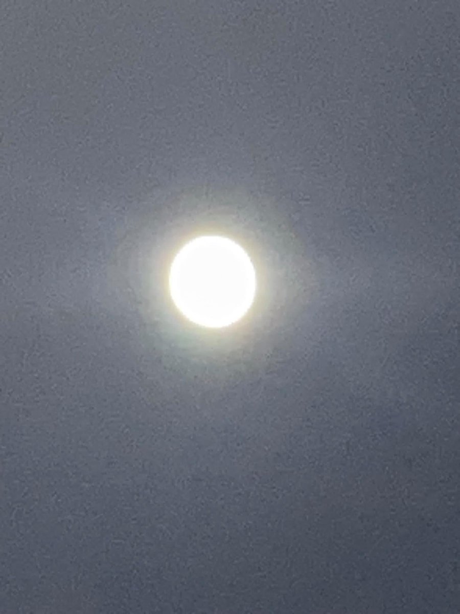 deargem's tweet photo. Today’s reason to smile……..what a moon!! #LadyMoon #Wishes #Spells #Witchcraft #MotherEarth #Amazing #Power #Strength xxx https://t.co/kDEVxPfoVx