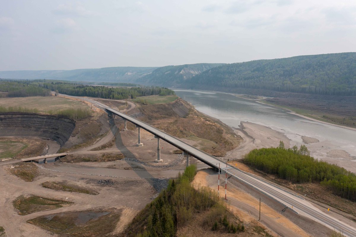 MILESTONE: The realignment of Highway 29 between Fort St. John and Hudson’s Hope is complete.

Working with the Ministry of Transportation and Infrastructure, we’ve built about 30 km of highway to prepare to fill the #SiteC reservoir as early as this fall. ow.ly/VIAV50P3yfH