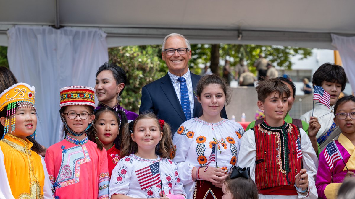 Today, I'm pleased to welcome more than 500 new U.S. Citizens that hail from 80 countries who took their Oath of Allegiance to the United States of America during the special Independence Day naturalization ceremony at the Seattle Center. Congratulations and happy #July4th