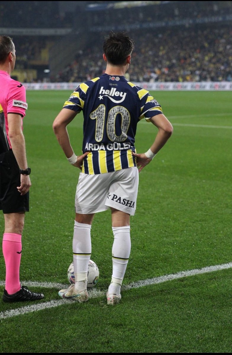 Arda güler 1 sene Türkiye liginde oynayacağına sadece 1 sene madrid antrenmanı yese daha fazla gelişir. Mert bakandan İrfandan tavsiye alırken modric kroos bellingamdan bir şeyler öğrenecek. Hocası da İsmail değil ancelotti 🙂 boşa bıdı bıdı yapmayın. Bol bol izleriz inşallah