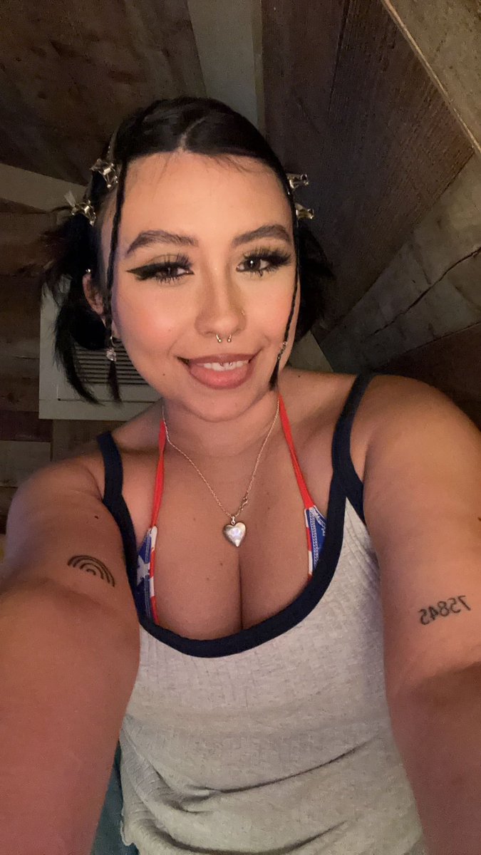 lexiisolorzanoo's tweet photo. dont scare my dog yall pls https://t.co/0qA40gqokh