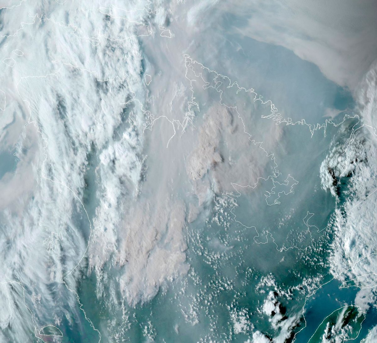 WildlandFirefig's tweet photo. Quebec, Canadá 🇨🇦 #QuebecWildfires 22:30 UTC. Satélite GOES-EAST. Impresionante, los incendios han cogido una fuerza brutal...otro día más🤦‍♂️😔 https://t.co/dDzFM2A1bU