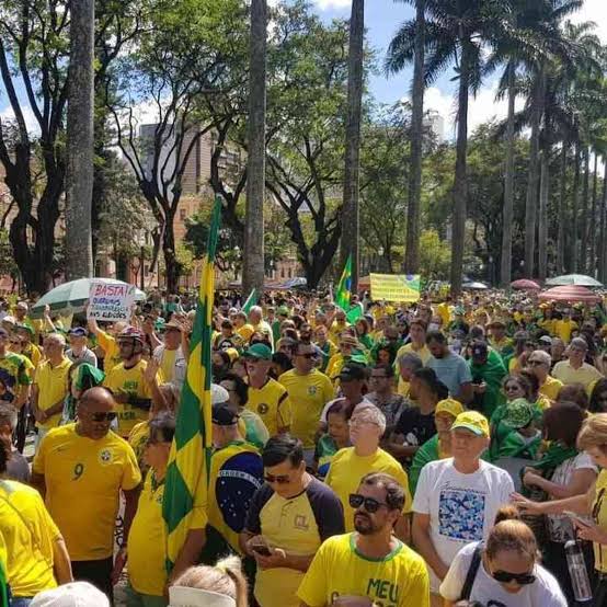 Eu nunca tive preconceito e acho que nunca discriminei ninguém,  não tenho xenofobia,  não sou gordofobico, não sou racista, não sou homofóbico,  não tenho reservas contra pessoas que vivem na rua,  ou moram em comunidades,  mas, de um tempo pra cá eu comecei a desenvolver uma