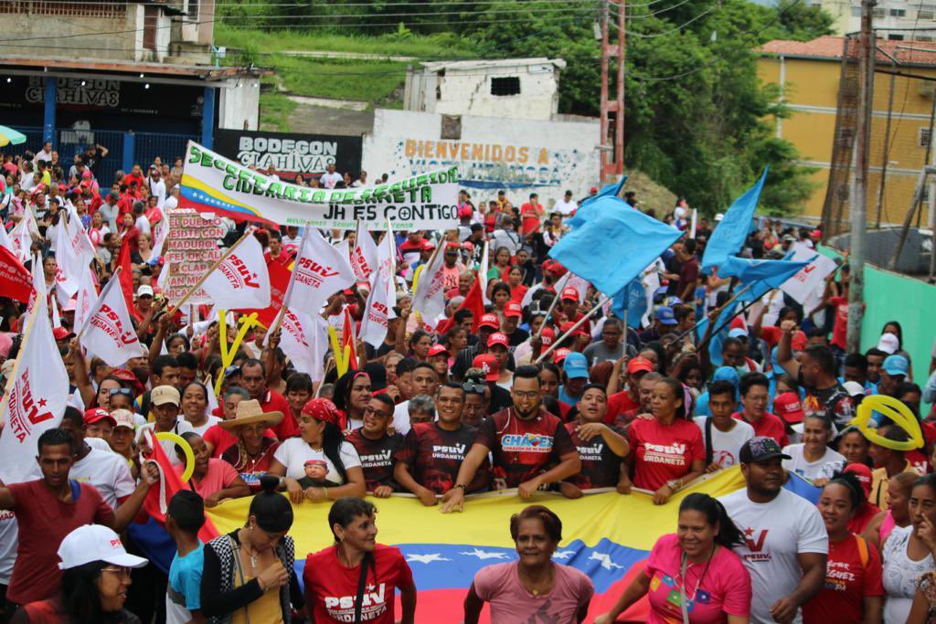 Galindez_vzla's tweet photo. El pueblo de Cúa sale a las calles en respaldo a nuestro PRESIDENTE @NicolasMaduro // Hoy #4jul marchamos con el alegría junto al pueblo de #Cúa en los #VallesDelTuy.  ¡Venceremos! 

 #PuebloConscienteYMovilizado https://t.co/TvVihOet5P
