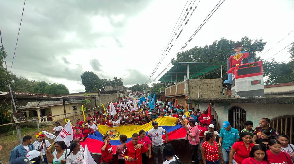 Galindez_vzla's tweet photo. El pueblo de Cúa sale a las calles en respaldo a nuestro PRESIDENTE @NicolasMaduro // Hoy #4jul marchamos con el alegría junto al pueblo de #Cúa en los #VallesDelTuy.  ¡Venceremos! 

 #PuebloConscienteYMovilizado https://t.co/TvVihOet5P