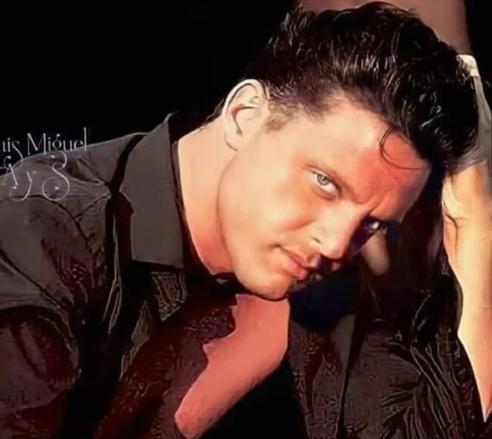 RaquelBeatrizlu's tweet photo. @ClaromusicaMX Más allá de todo #LuisMiguel @LMXLM 👑☀️🎼❤ https://t.co/vDK0HZ1bzf