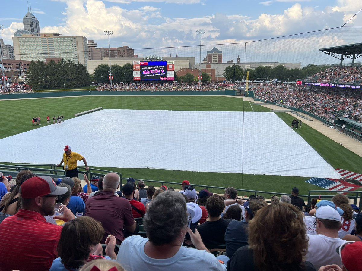 Chris_Perrott's tweet photo. #atthevic take your top off!  #playball  #fortheloveofgod https://t.co/alAkeIBdYZ
