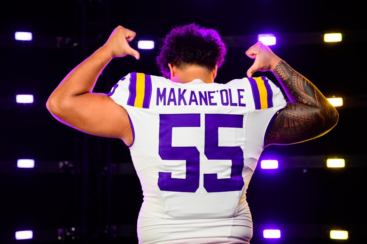 MakaneoleKimo's tweet photo. This year is about to go crazy 😈 @LSUfootball #55live https://t.co/GWakOd1Jqz