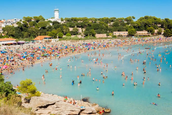 Après la manifestation, la plage.