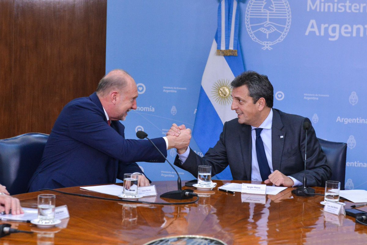 SergioMassa's tweet photo. La producción láctea tiene un enorme peso en las economías regionales y por eso, es clave que desde el Estado sigamos impulsando su producción, su desarrollo y su generación de empleo.

▶️ Anuncio:
https://t.co/FQPzCNCOp3

#CreoEnArgentina https://t.co/e4psHeeuEk