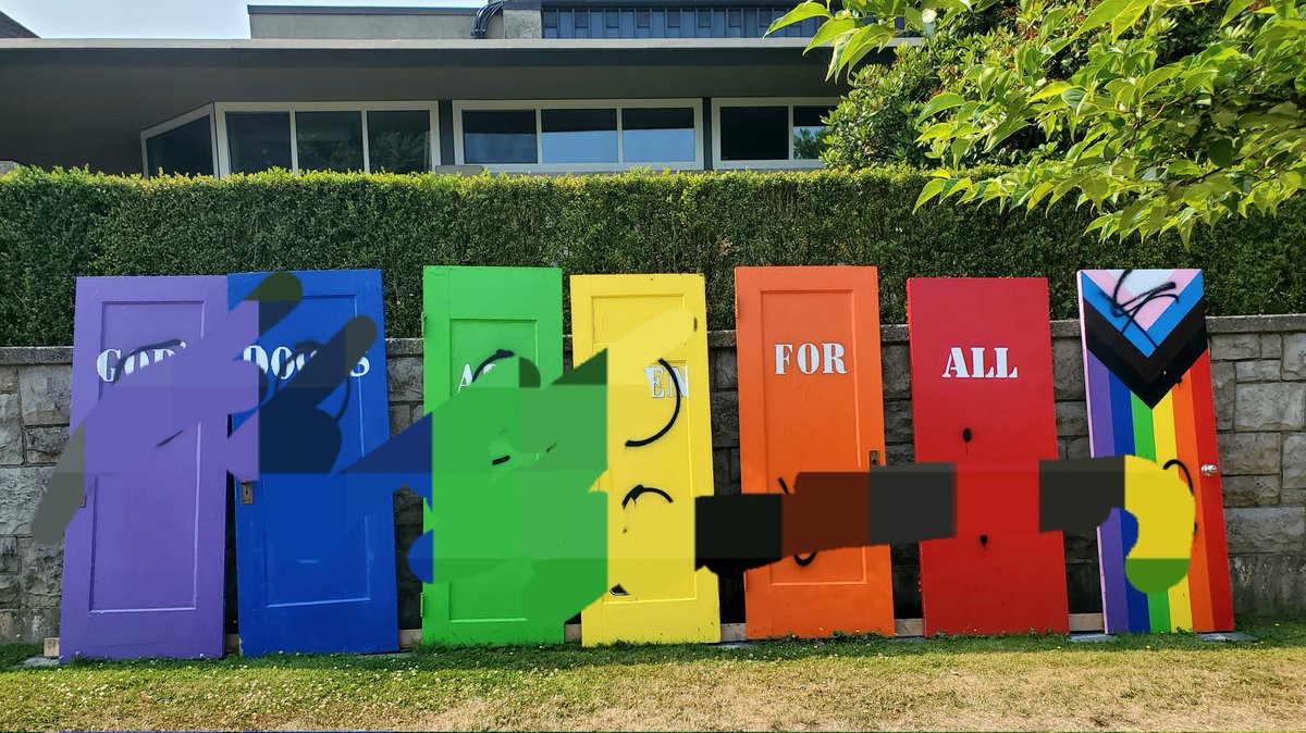 Hate crimes are dumb. Guess what? We have more paint and we are gonna use it.
#publicintemtionalexplicit
#Solidarity 
@RevvieC 
<a href="/UnitedChurchCda/">United Church Canada</a>