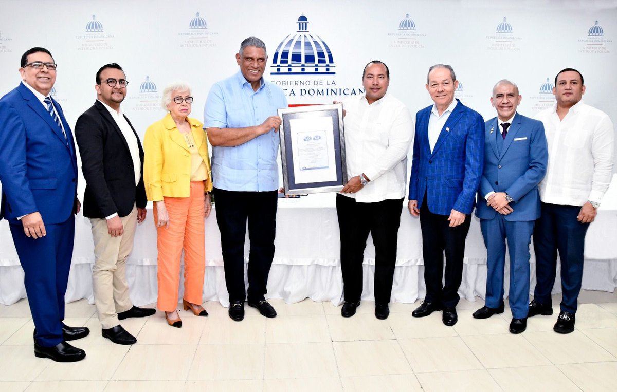 MinInteriorRD's tweet photo. ¡Lo logramos!
 Por primera vez en la historia recibimos certificaciones internacionales que nos permitirán aumentar nuestra competitividad, reducir los riesgos de soborno y detectarlos de forma oportuna. https://t.co/8IIb4taeay