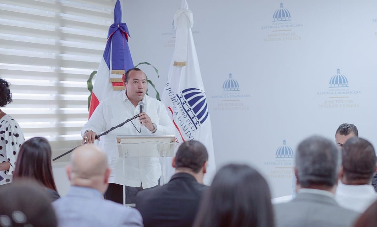 MinInteriorRD's tweet photo. ¡Lo logramos!
 Por primera vez en la historia recibimos certificaciones internacionales que nos permitirán aumentar nuestra competitividad, reducir los riesgos de soborno y detectarlos de forma oportuna. https://t.co/8IIb4taeay