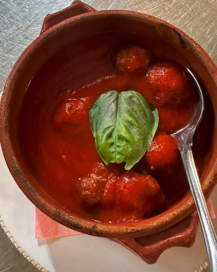 maxtheewolfe's tweet photo. 🇮🇹 ─┈ fortress · 𝓘taly╰𝟎𝑵𝒀𝑿⊹¹¹ °𝑆𝐿 #V³ 
⊹ Special time of the year. Art &amp; Taste palette. Just made tomato sauce dances w/the fresh burrata cheese, in the best company of oregano, sweet garlic cream &amp; basil. Buon appetito! ✗ 
#italysegreta #countrylife #cucinaitaliana https://t.co/Tarsy997xt