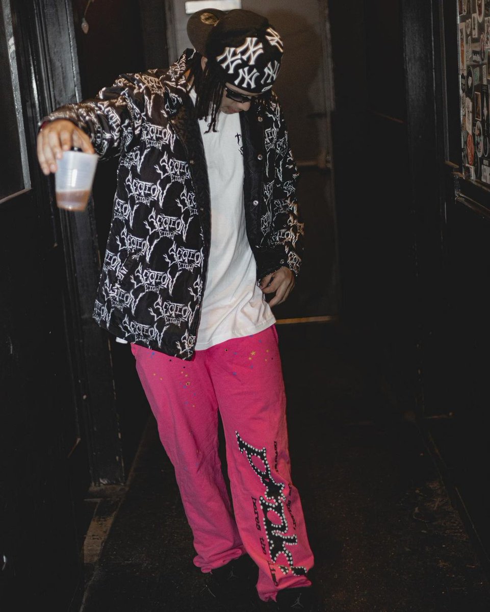 LoadingMagazine's tweet image. A Glimpse into $teez Loui$e’s Lifestyle: Unveiling ‘Blood and Bones’ Music Video

[@2710steez]

loadingmag.com/a-glimpse-into…